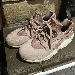 Women Nike shoes size 8.5